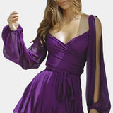 Robe Mini Skylar avec Décolleté en V et Manches Légères