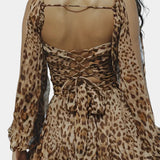 Robe Mini Skylar avec Décolleté en V et Manches Légères