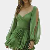 Robe Mini Skylar avec Décolleté en V et Manches Légères