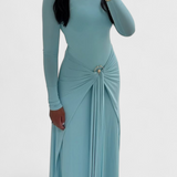 Robe Fátima Ajustée avec Plis et Détails Métalliques