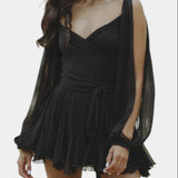 Robe Mini Skylar avec Décolleté en V et Manches Légères