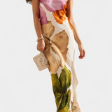 Robe Almudena Élégante avec Patchwork et Décolleté Asymétrique