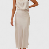 Robe Rina Élégante avec Col Halter Drapé