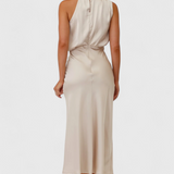 Robe Rina Élégante avec Col Halter Drapé