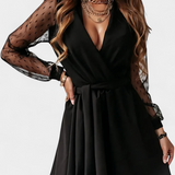 Robe Mini Élégante Calandra avec Décolleté Sophistiqué et Silhouette Agréable