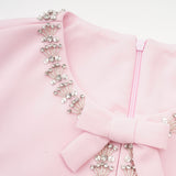 Robe Midi Évasée Linda avec Nœud en Cristal et Détails Élégants