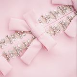 Robe Midi Évasée Linda avec Nœud en Cristal et Détails Élégants