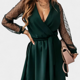 Robe Mini Élégante Calandra avec Décolleté Sophistiqué et Silhouette Agréable