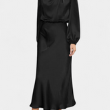 Robe Maxi Cecila avec Col Haut et Détail Floral