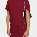 Robe Mini Coraline avec Ceinture Drapée et Boucle Dorée