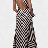 Robe Maxi Halter Crispina avec Rayures Chevron et Dos Nu
