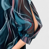 Robe Almira en Chiffon avec Imprimé de Tourbillons Océaniques et Coupe Fluide