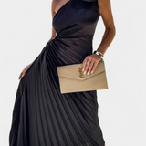 Robe de Cocktail Asymétrique Leire avec Applications Florales et Jupe Plissée