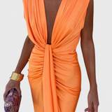 Robe Midi Lakisha Avec Plis et Décolleté Profond