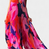 Robe Longue Plissée Giselle avec Col Halter et Mouvement Élégant