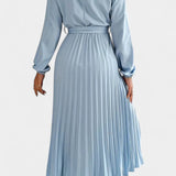 Robe Theresa à Col Haut avec Ceinture Plissée