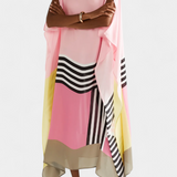 Caftan Géométrique Elenora avec Coupe Ample et Tissu en Maille en Forme de Papillon